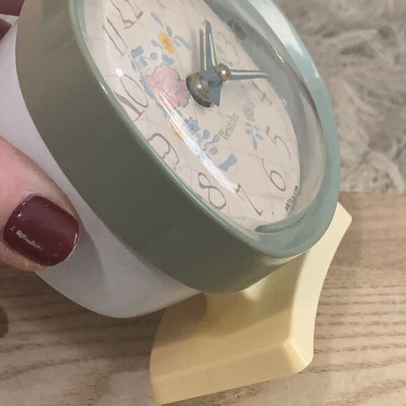 Vintage Westclox Wind-Up Alarm Clocks Bundle Of 2 Bedside 1 Travel Clock - Picture 16 of 16